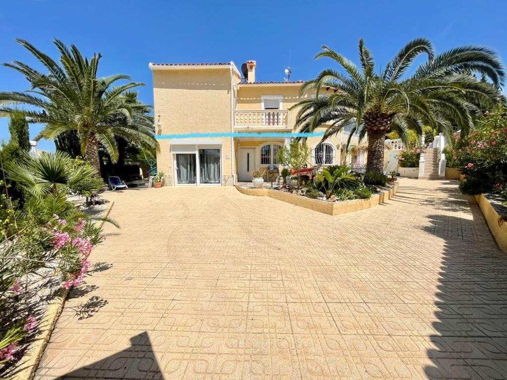 Villa Eva Asiana Guesthouse With Shared Pool Беніса Екстер'єр фото