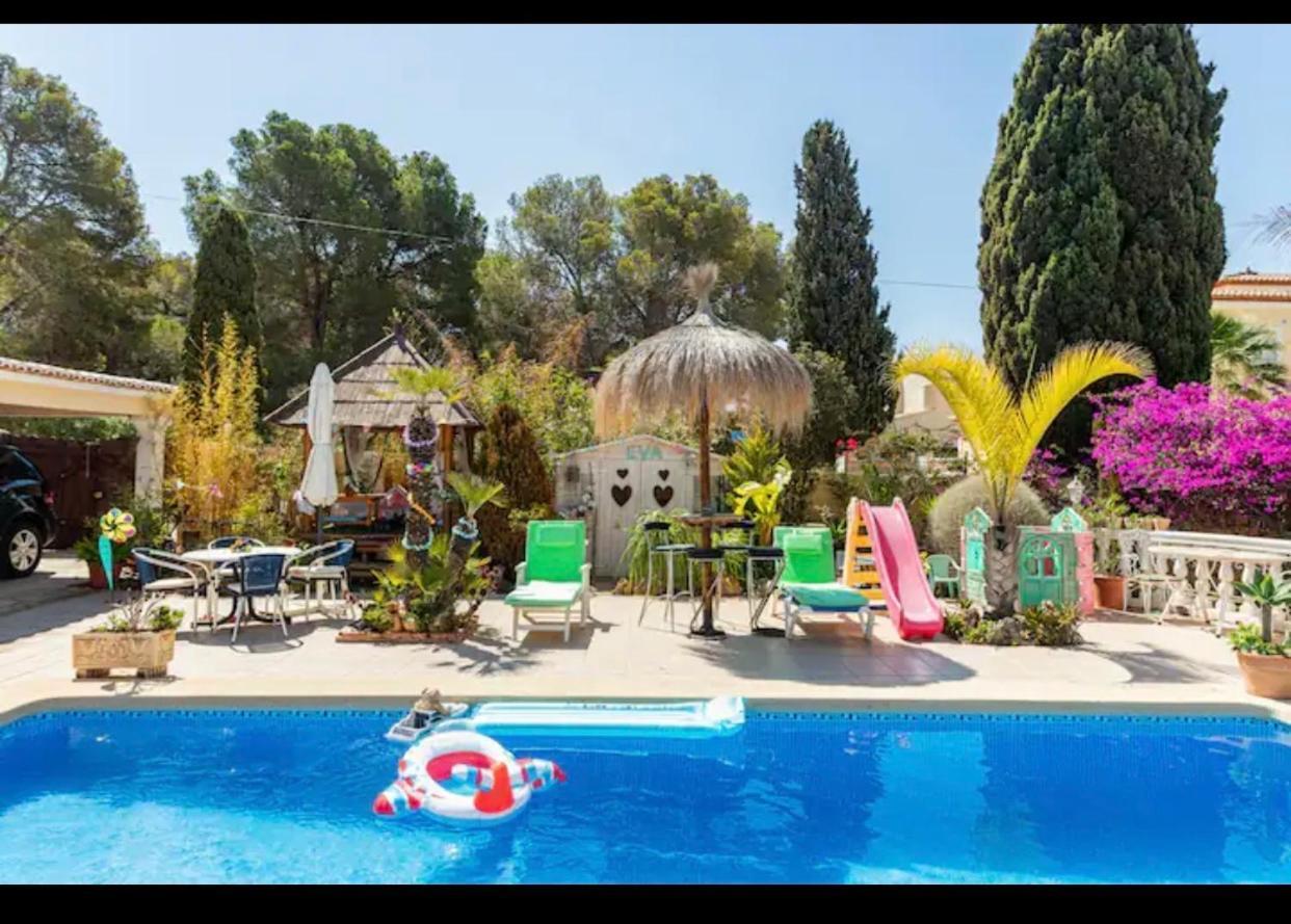 Villa Eva Asiana Guesthouse With Shared Pool Беніса Екстер'єр фото